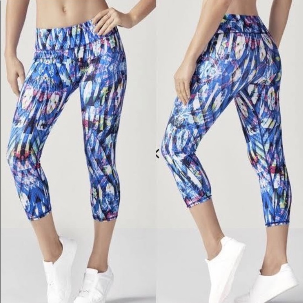 Aztec print Fabletics salar Capri